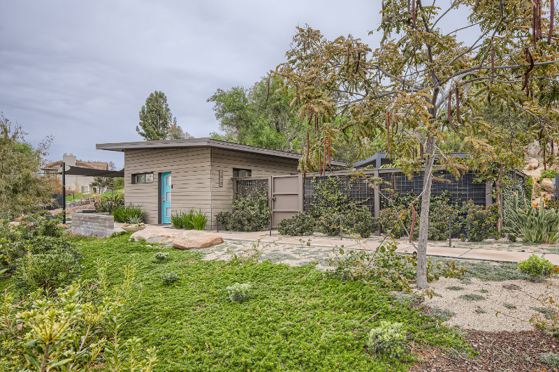 1818 Idaho Ave - Photo 2 of 12