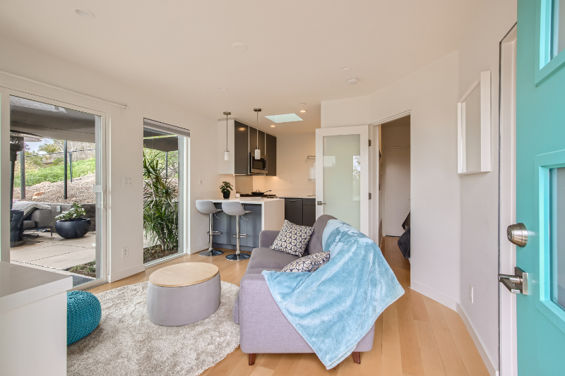 1818 Idaho Ave - Photo 3 of 12