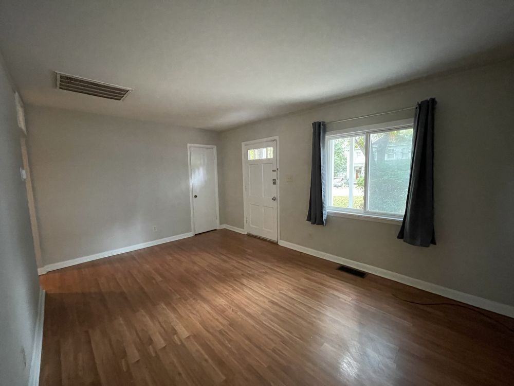 2110 Cavanaugh Ave Se - Photo 3 of 16