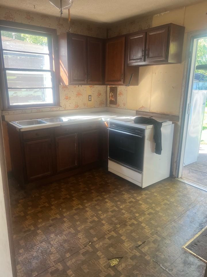 165 N Jackson Ave #NA - Photo 3 of 8