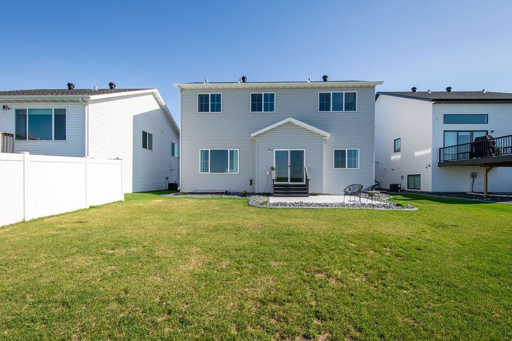 1170 Albert Ct W #1 - Photo 2 of 31