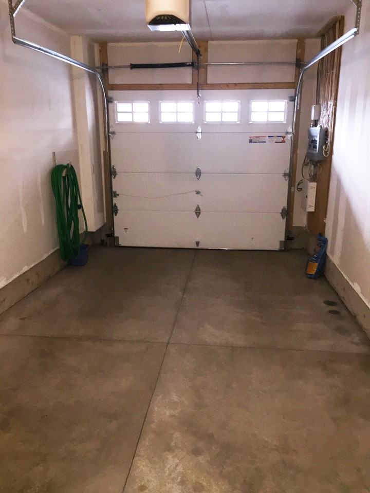 201 Westbank Trail - Photo 2 of 20