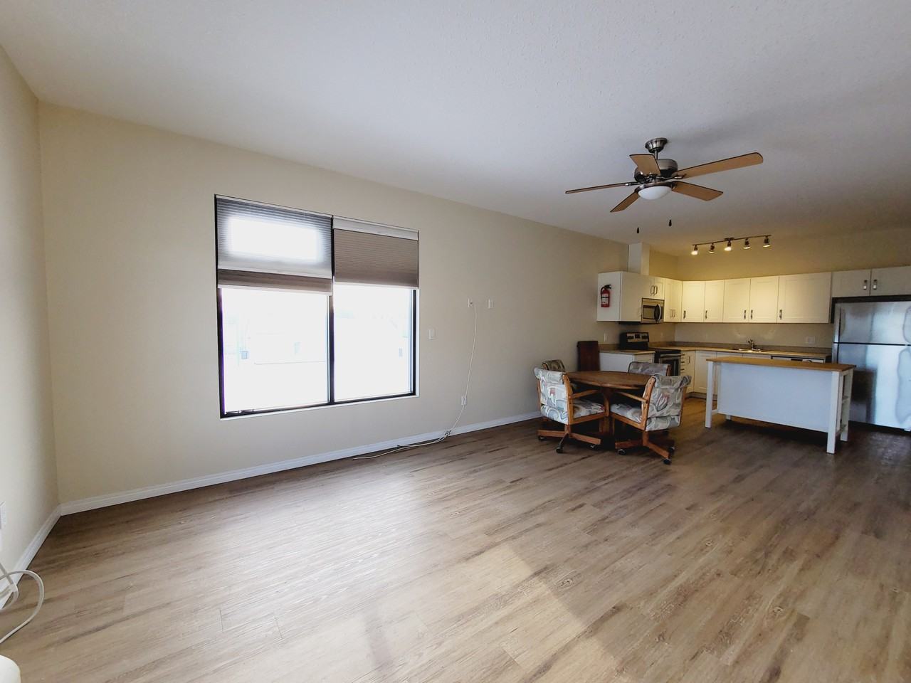 4834 49 St - Photo 3 of 16