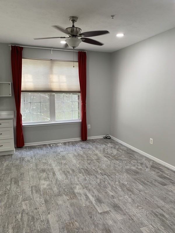 303 Rustic Ct - Photo 4 of 17