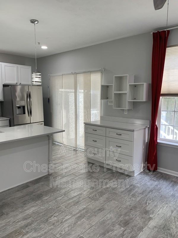 303 Rustic Ct - Photo 5 of 17