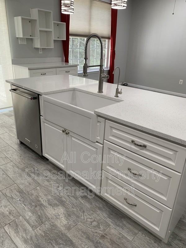 303 Rustic Ct - Photo 7 of 17