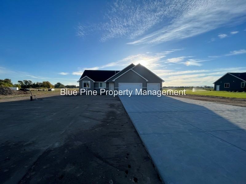 4279 E Blackstone Dr - Photo 2 of 31