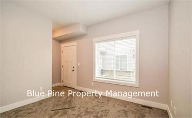 716 S Saturn Ave #A - Photo 4 of 10