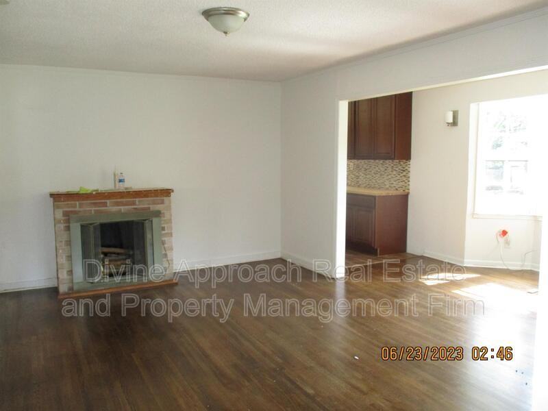 2737 Parklawn Ave Sw - Photo 3 of 22