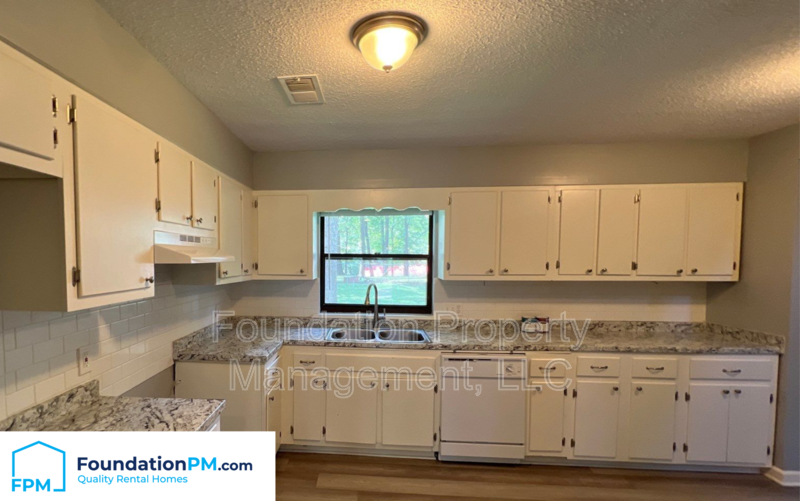 327 Anthony St - Photo 3 of 12