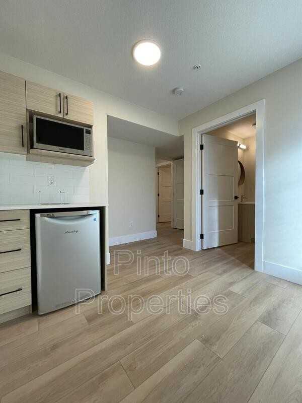 8717 110 St Nw #2B - Photo 2 of 12