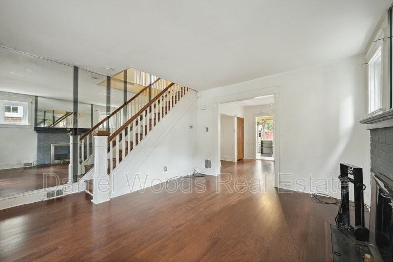 435 Ellis Ave - Photo 2 of 14