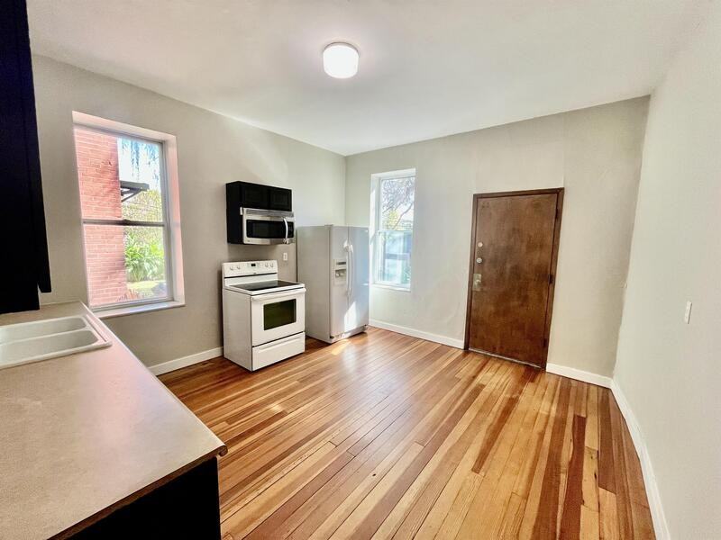 3218 Cherokee St - Photo 2 of 13