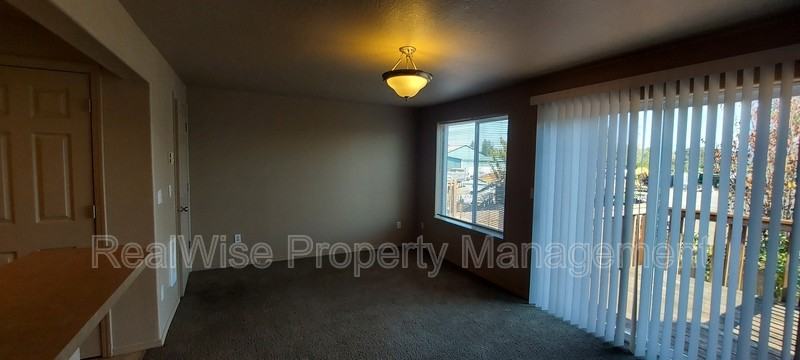 5707 Ne 135th Ave - Photo 3 of 19