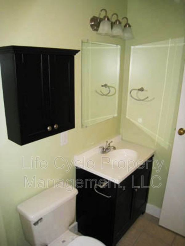 815 College Ave Ne - Photo 2 of 11