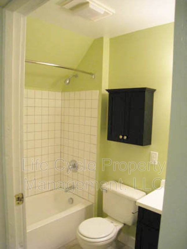 815 College Ave Ne - Photo 3 of 11