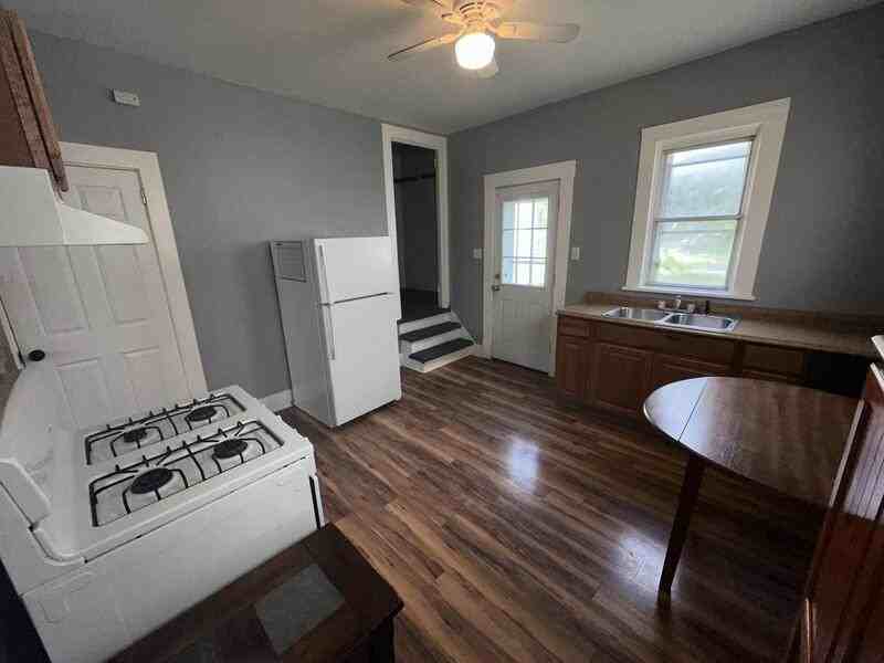 1305 Penn Ave - Photo 2 of 6