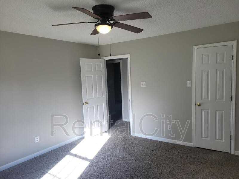 829 Hollow Creek Dr - Photo 2 of 16