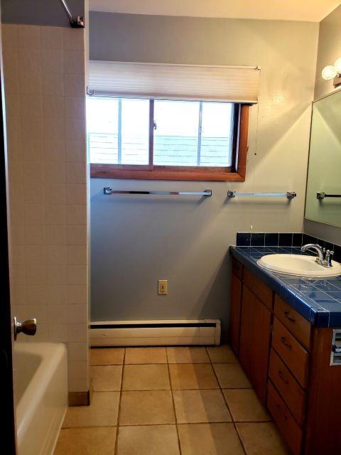 623 Avenue E - Photo 5 of 7