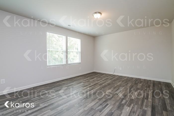 206 Trinity Dr - Photo 2 of 16