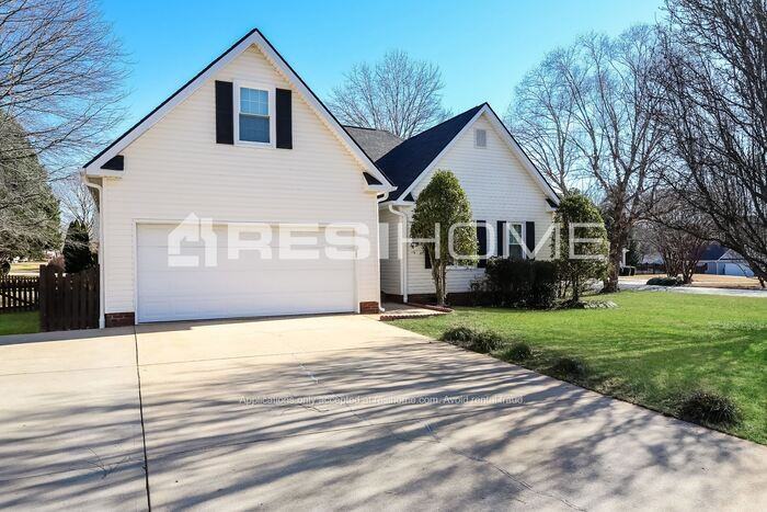 123 Chad Dr - Photo 3 of 19