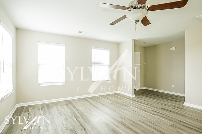 921 Tanreall Dr - Photo 3 of 14