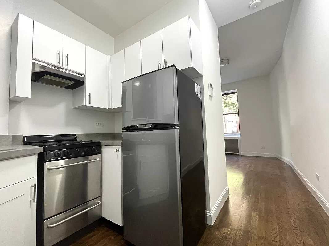 E 89th St #0C - Photo 3 of 4