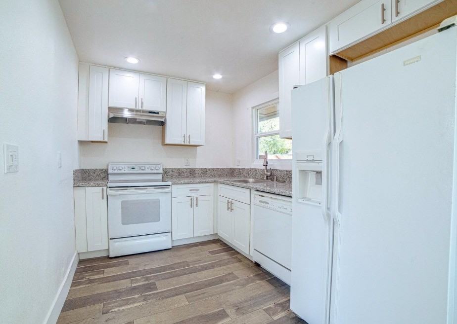 5878 Riverside Dr #A - Photo 7 of 9