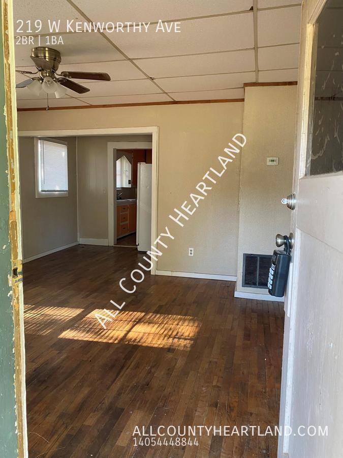 219 W Kenworthy St - Photo 2 of 31