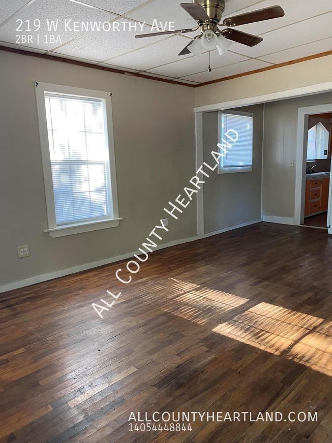 219 W Kenworthy St - Photo 3 of 31
