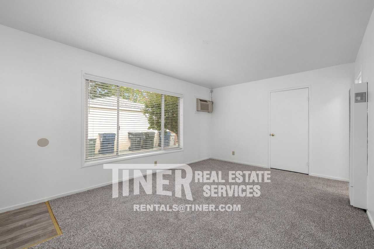 6907 21st Ave - Photo 3 of 31