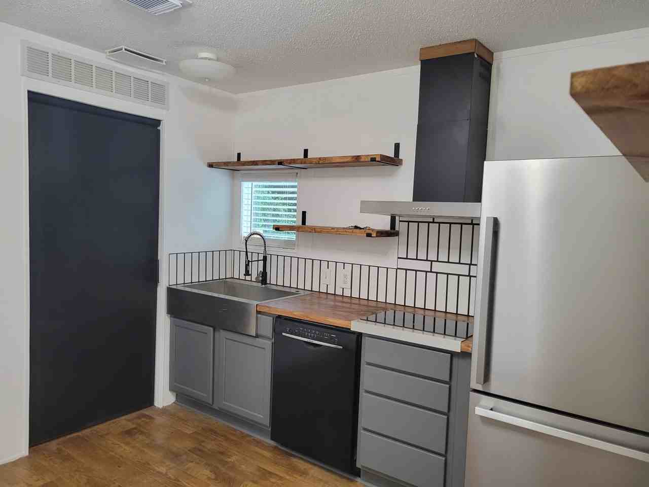 3206 W Lee St #NA - Photo 3 of 22
