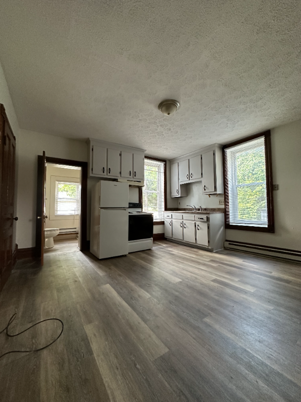 221 N Poplar Ave #A - Photo 2 of 8