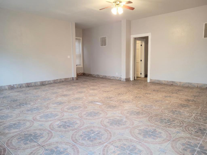 2201 S 5th Pl - Photo 2 of 6