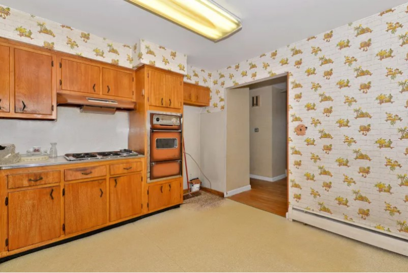 216 Starmond Ave - Photo 2 of 13