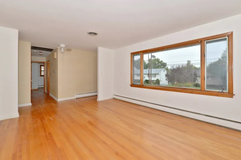 216 Starmond Ave - Photo 3 of 13