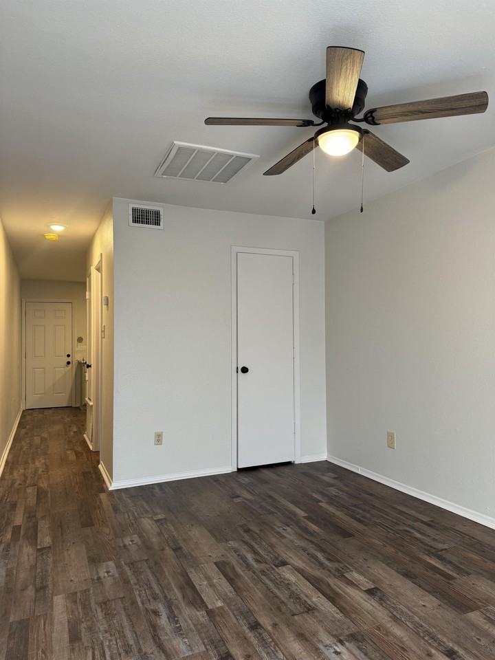 114 Pinebrook Pl #1 - Photo 3 of 11