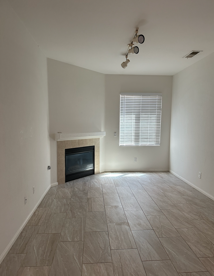 1044 De Anza Dr - Photo 3 of 5