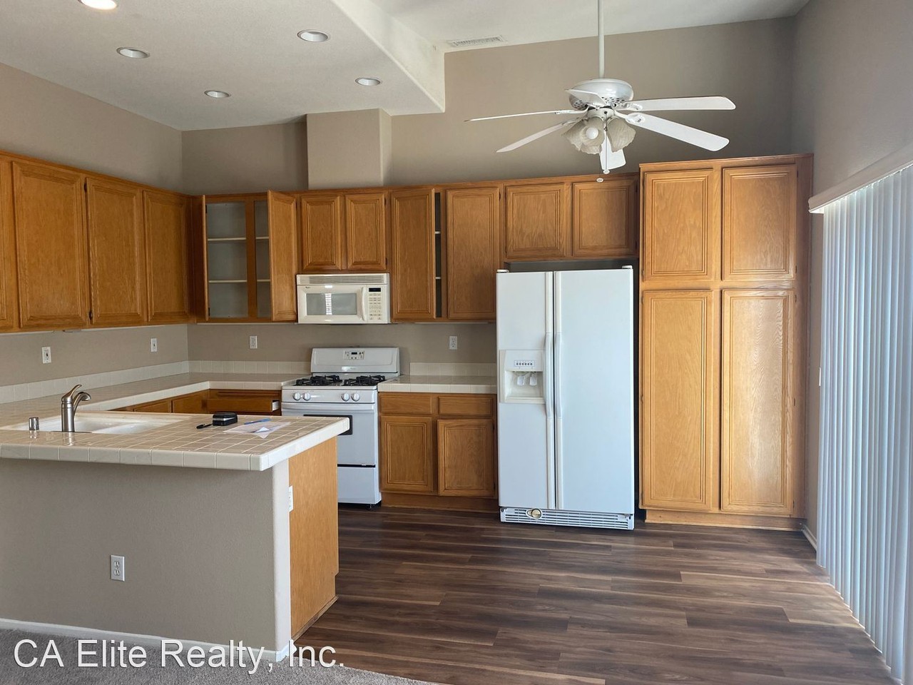 21773 Carnation Ln - Photo 2 of 17