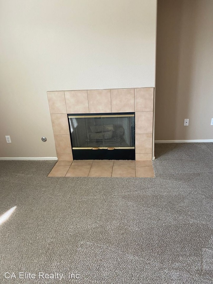 21773 Carnation Ln - Photo 3 of 17