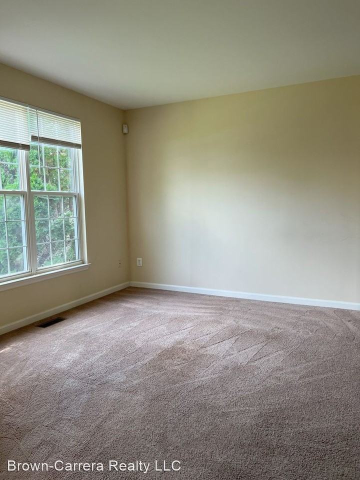 161 Connery Ter Sw - Photo 2 of 18