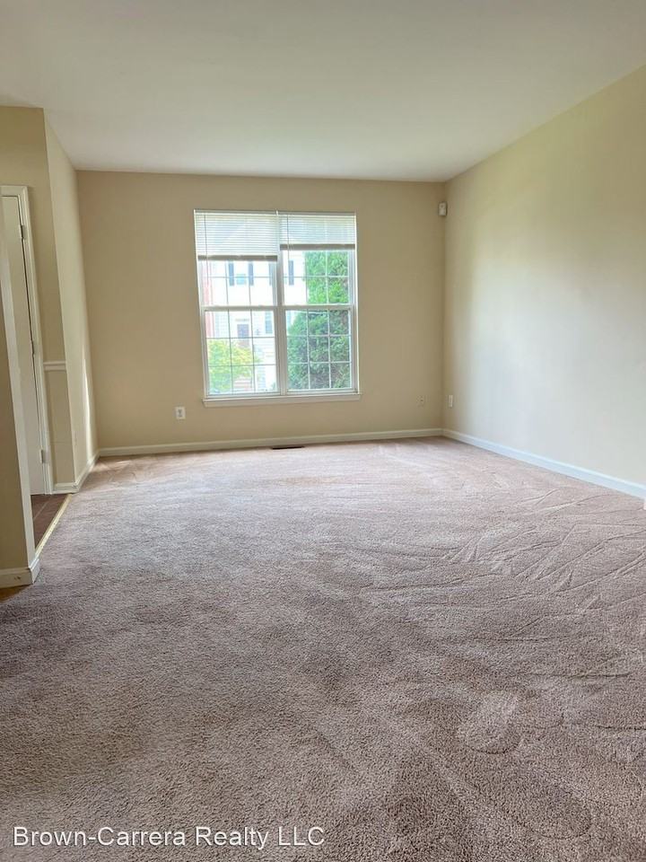 161 Connery Ter Sw - Photo 3 of 18