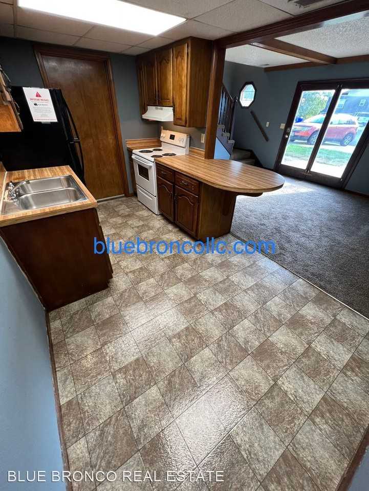 812 NE Ball Drive - Photo 3 of 14