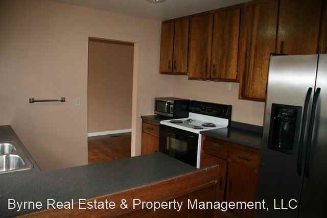 1615 Holmes Dr - Photo 3 of 14