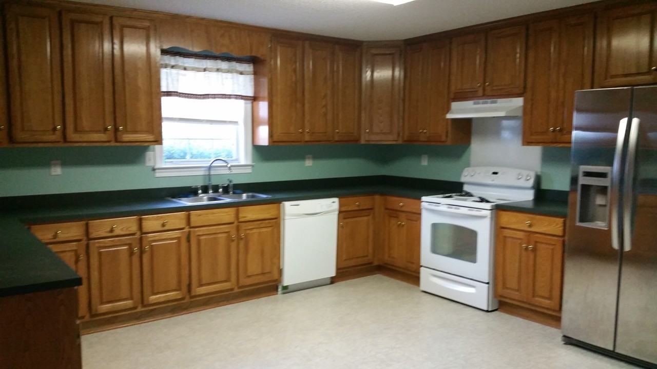 22131 Hillside Dr - Photo 3 of 14
