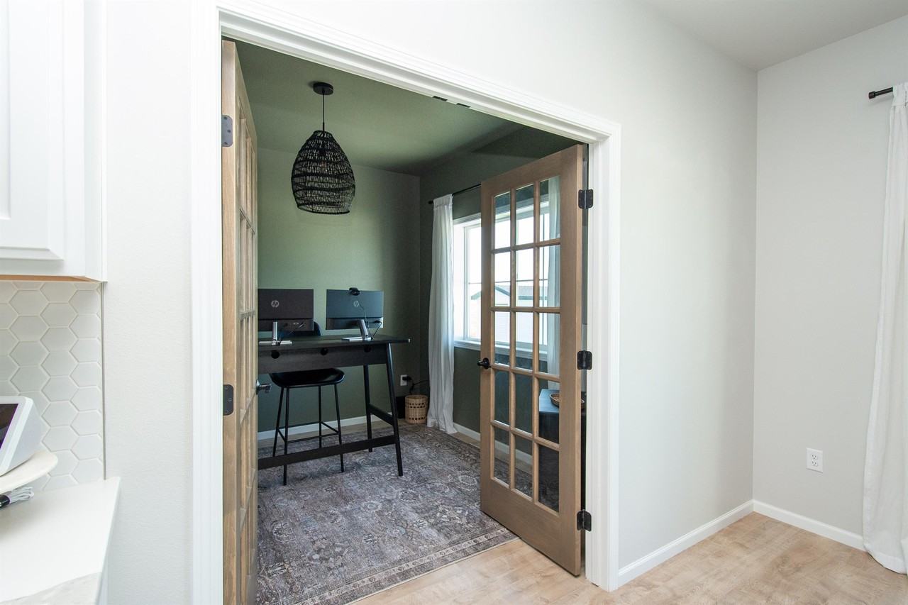 1170 Albert Ct W #1 - Photo 7 of 31