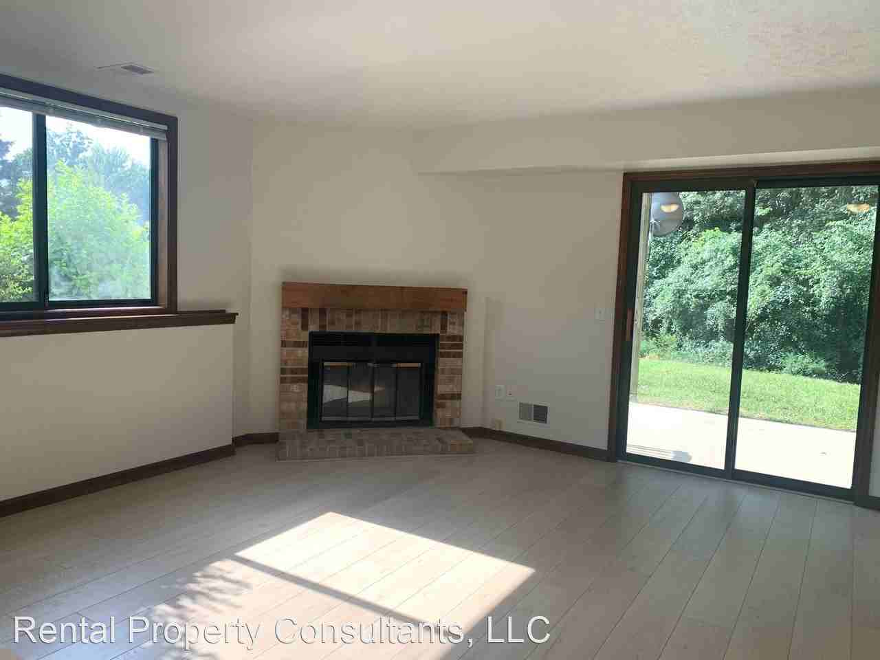 4753-4759 Circle Shore Dr SE - Photo 3 of 15