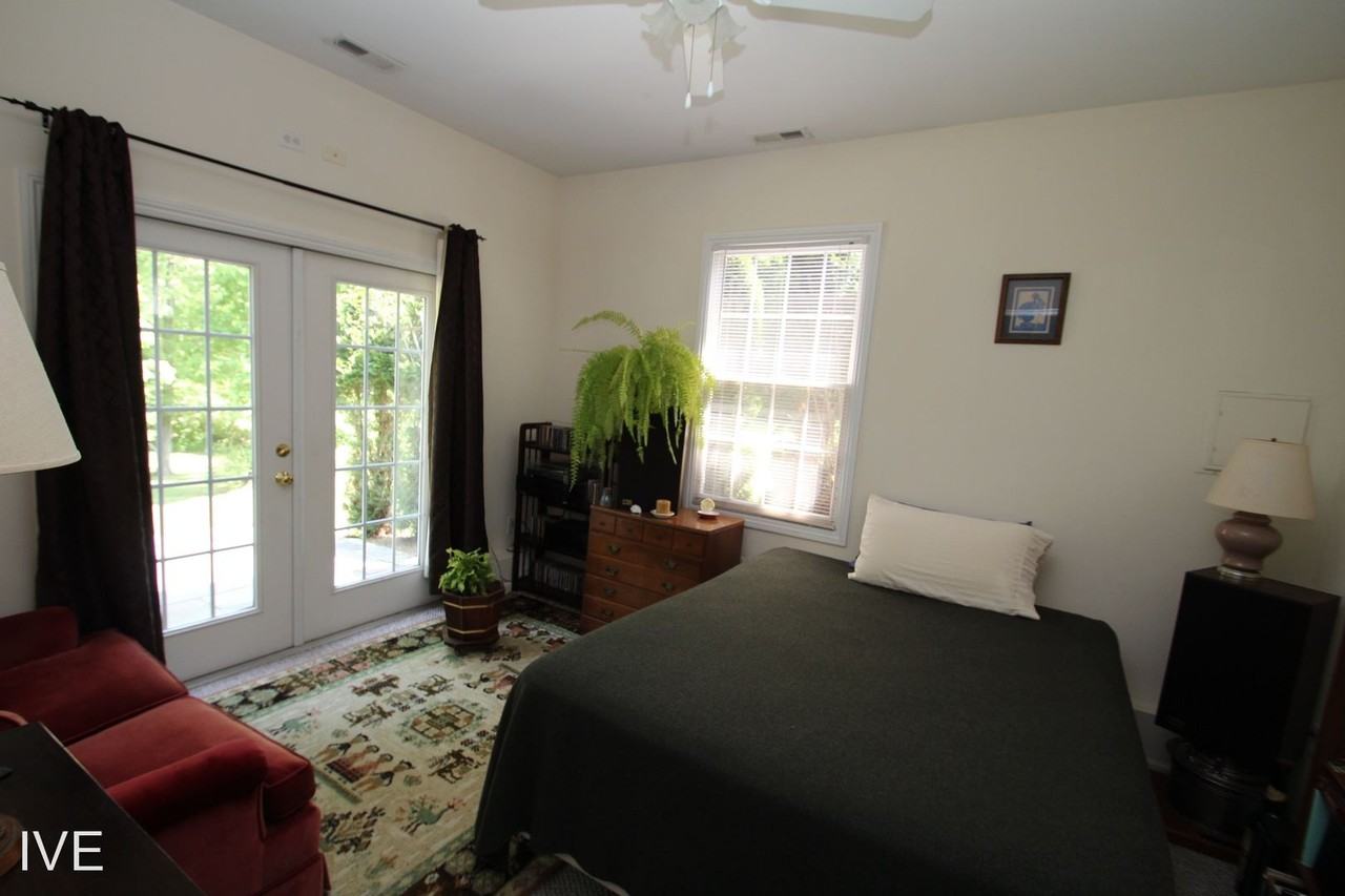 231 Rivergate - Photo 3 of 7