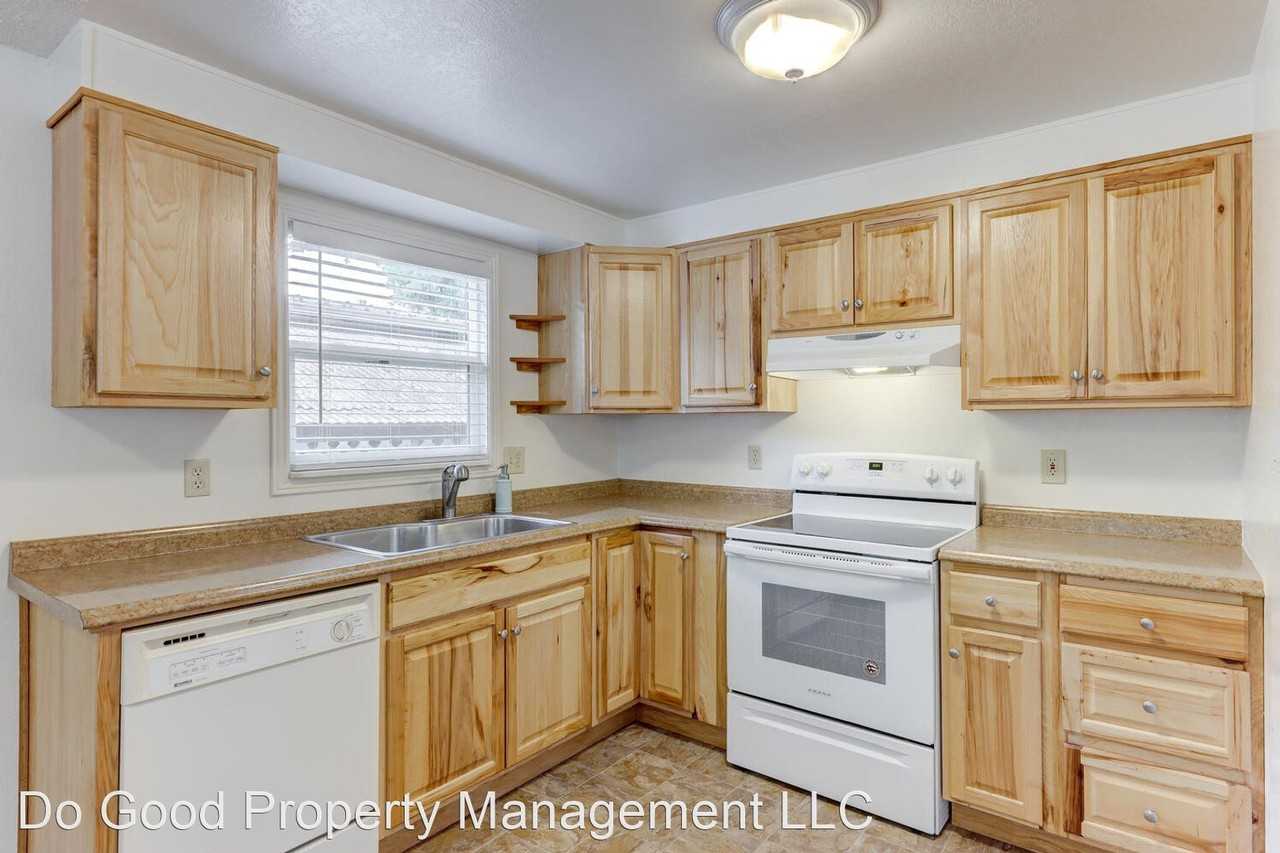 2307 & 2309 Hervey St. - Photo 3 of 21