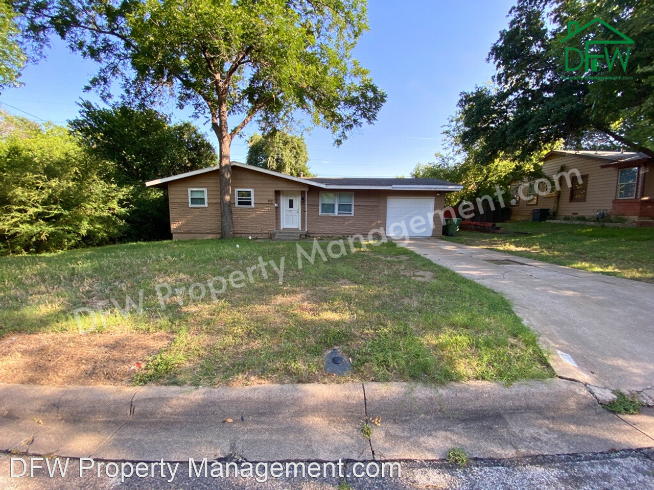 912 W Tucker Blvd - Photo 2 of 38